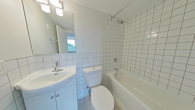 Photo - 1510-1512 King St W