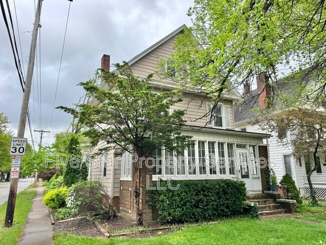 Photo - 800 S Park Ave House