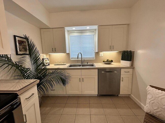 Photo - 950 E Dayton Cir