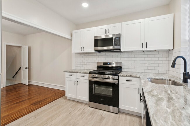 Photo - 5541 Hadfield St