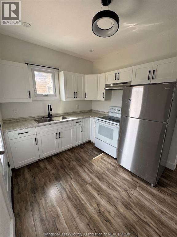 Photo - 934 Gladstone Ave