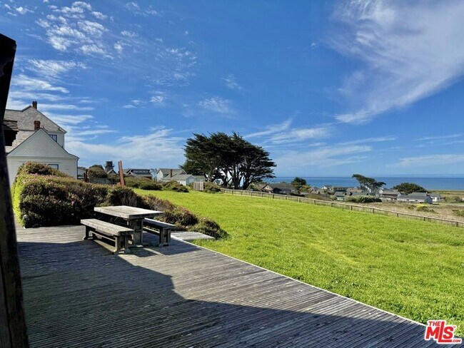 Photo - 45340 Little Lake St