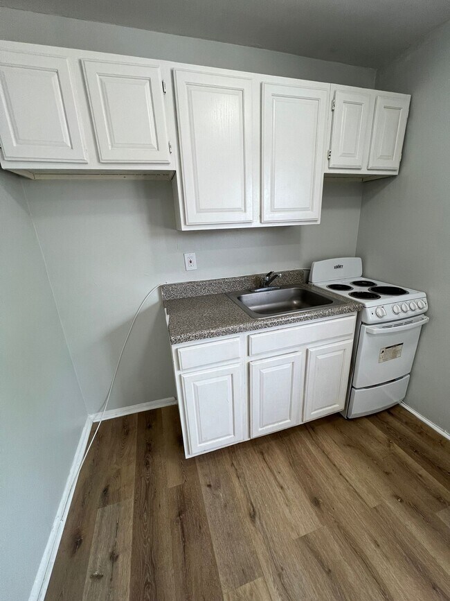 396 Stuyvesant Ave 21 - 387 Stuyvesant Ave Apartments Unit 21