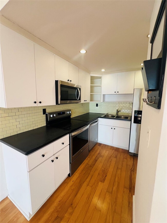 Photo - 600 NE 25th St Unidad 43