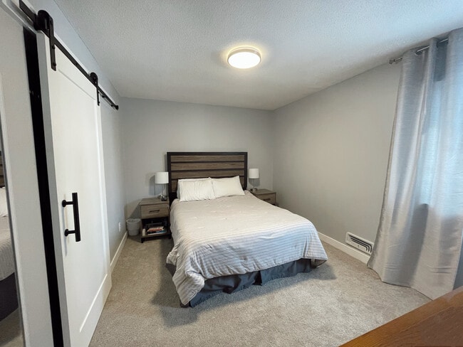 Photo - 3280 Lower 150th St W