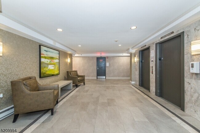 Photo - 465 Valley St Unit 3M