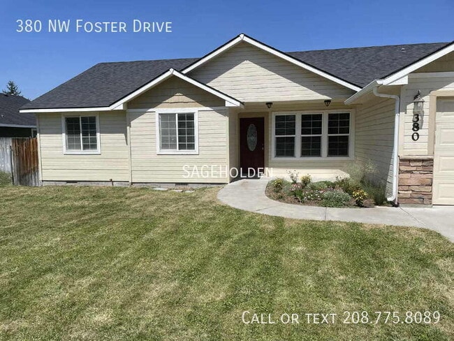 Photo - 380 NW Foster Dr