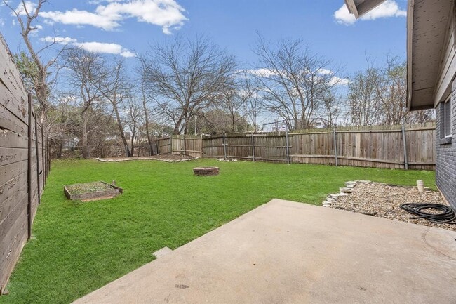 Photo - 11301 Oakwood Dr
