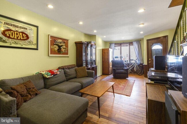 Photo - 3285 Chatham St