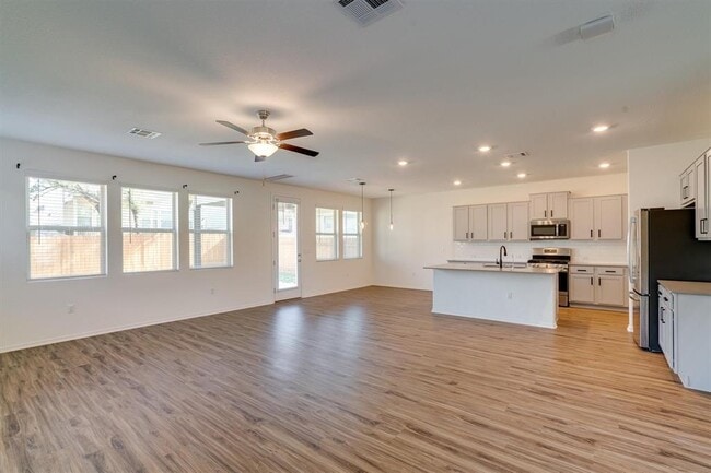 Photo - 1107 Diggy Dr