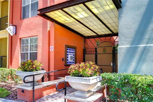 Building Photo - 2410 W Azeele St Unit 234