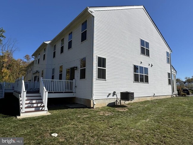 Photo - 213 Wynstone Ct