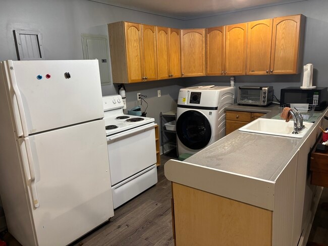 Photo - 2776 US-2