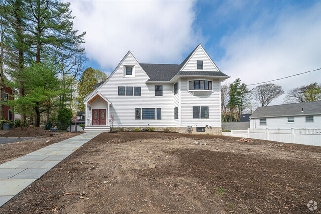Building Photo - 653 Chestnut St Rental