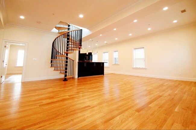 Building Photo - 78 Browne St Unit 7