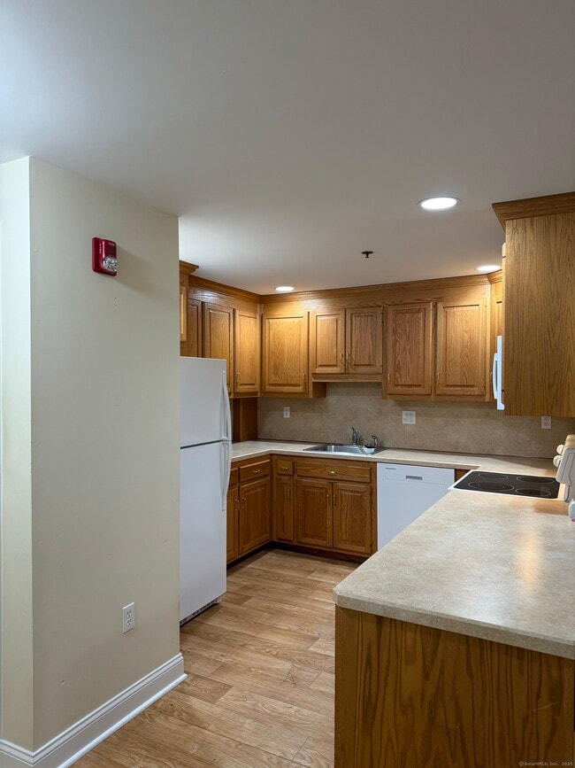 Photo - 380 Main St Unidad 12