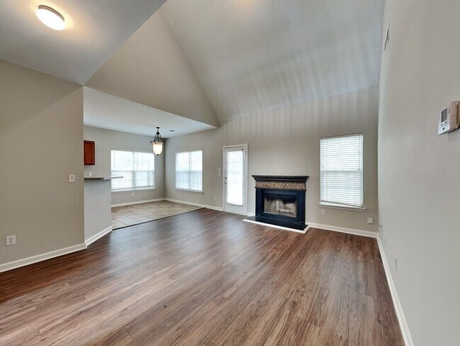 Photo - 285 Jerome Ct