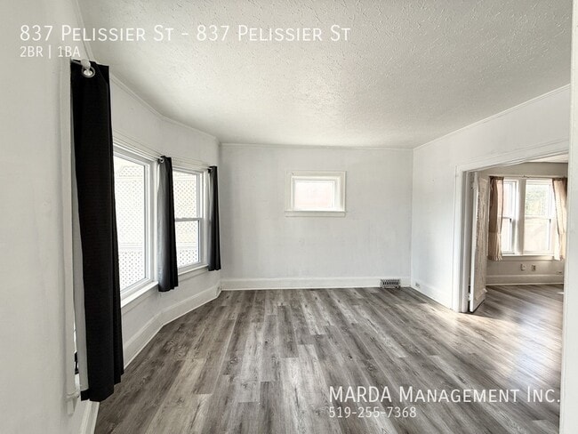 Photo - CHARMING 2 BED/1 BATH MAIN FLOOR UNIT DOWNTOWN - ALL INCLUSIVE! Unit 837 Pelissier St