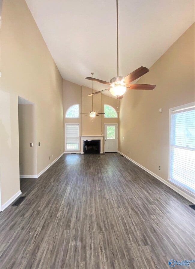 Photo - 523 Farmingdale Rd SE