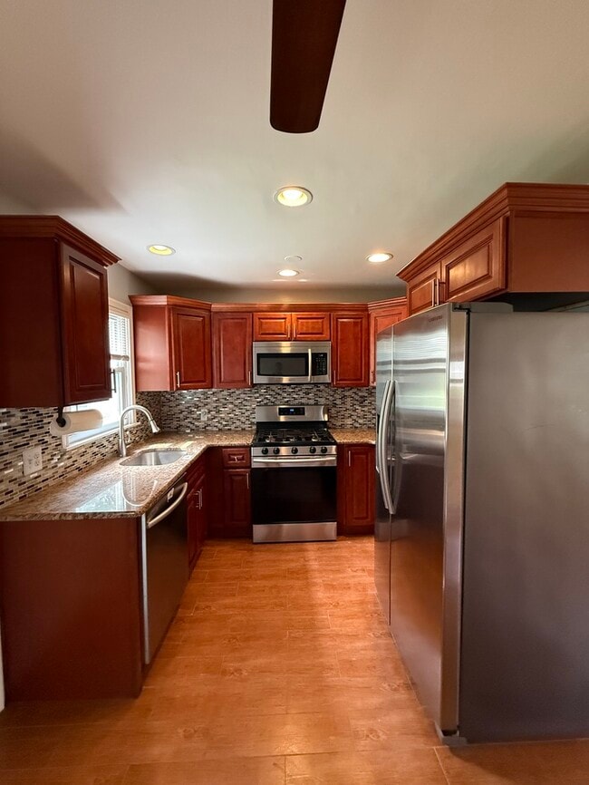 Photo - 1655 Edward Ter House