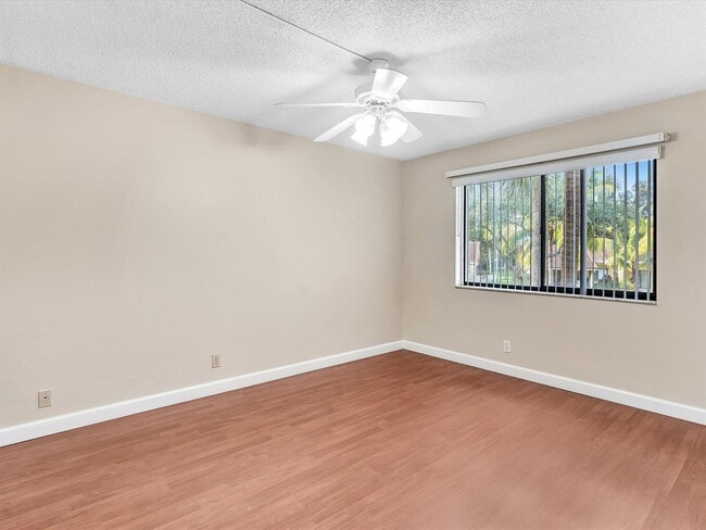 Photo - 16252 Laurel Dr Unit 201