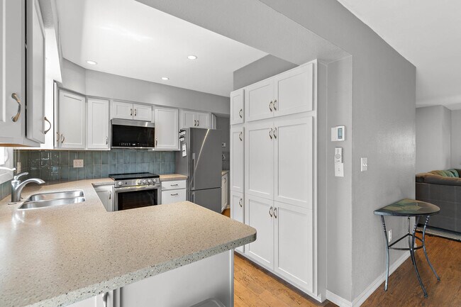 Photo - 12 E Garfield St