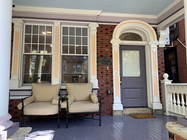 Photo - 327 S 46th St