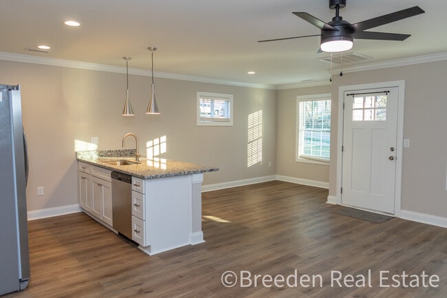 Photo - 808 5th Ave SW