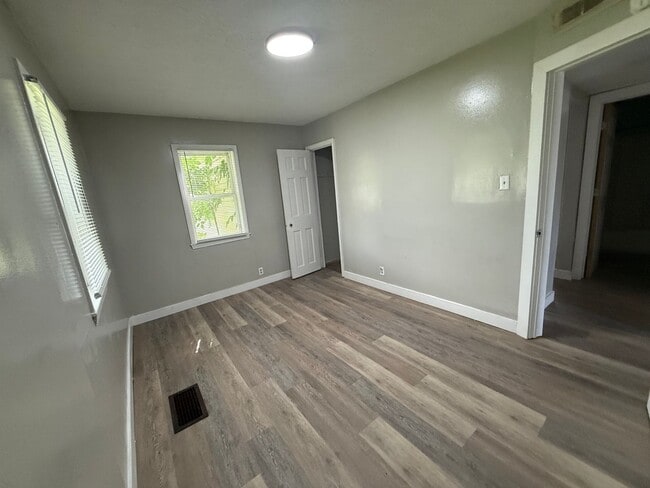 Photo - 2204 S Vine St