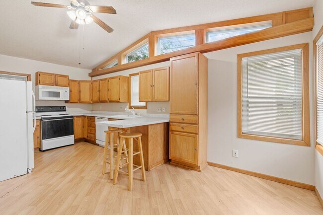 Photo - Modern 2-Bedroom Apartment in Hale with Fi...