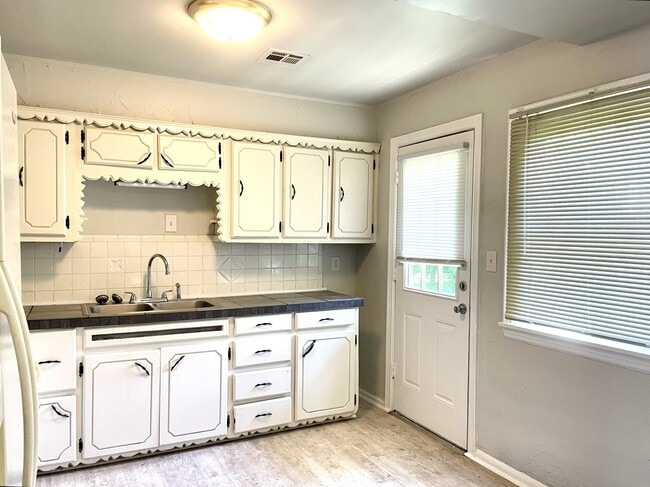 Photo - 518 Oak St NW