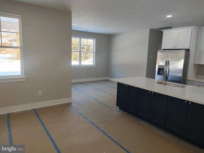 Photo - 112 W Main St