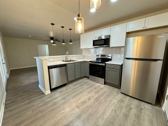 Photo - 1001 Ronstan Dr