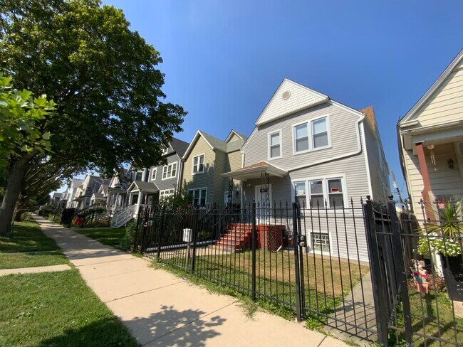 Photo - 3426 W Melrose St