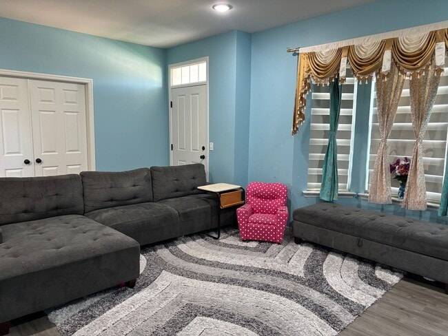 Photo - 708 Alban Aly