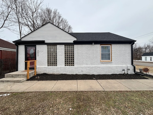 Building Photo - 2002 E 17th St N