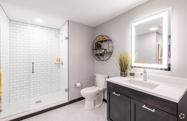 1BR, 1BA - 713 SQ FT