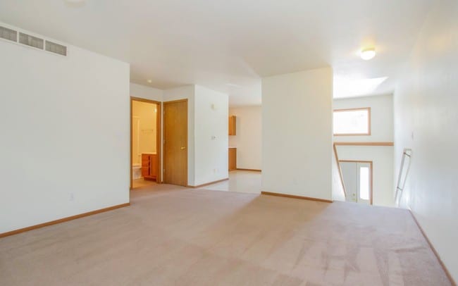 Building Photo - 216 S Kellogg Ave Unit 4
