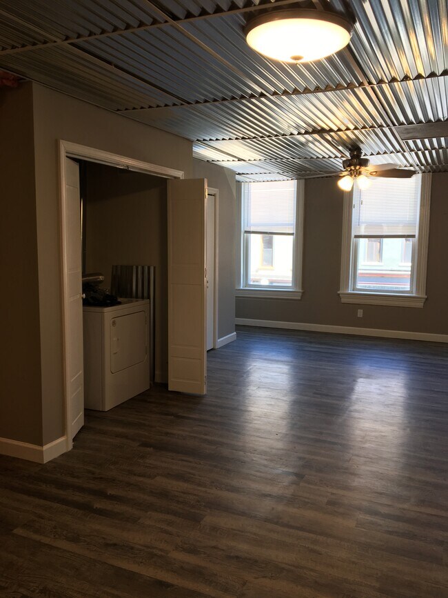 408 N Main St Unit 408