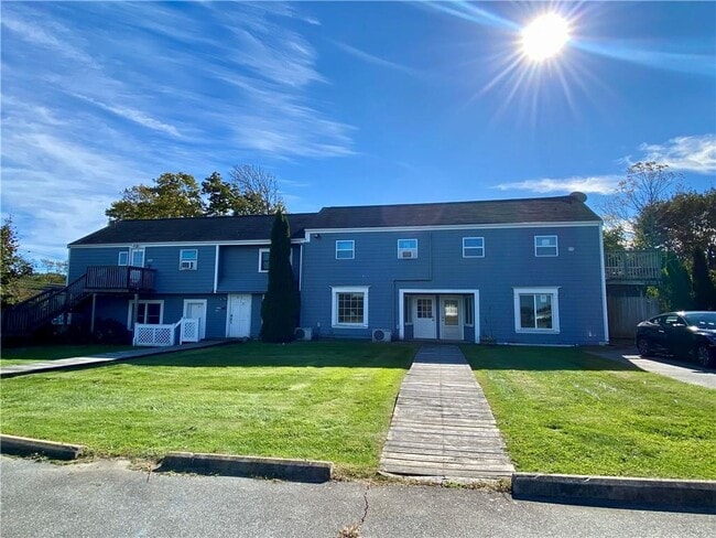 Building Photo - 16 Clearview Ave Unit E