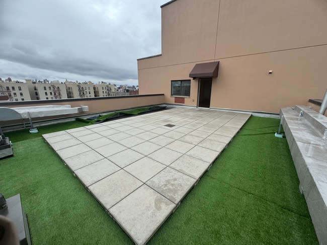 Building Photo - 3104 31st Ave Unit 3