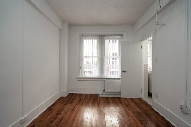 Photo - 160 Huron St Unit 208