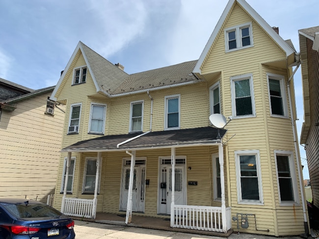 Building Photo - 148 S 17th St Rental
