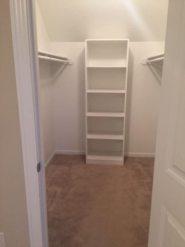 Photo - Lake Estates 4 bed 2.5 bath 3 car garage home! Unit 6225