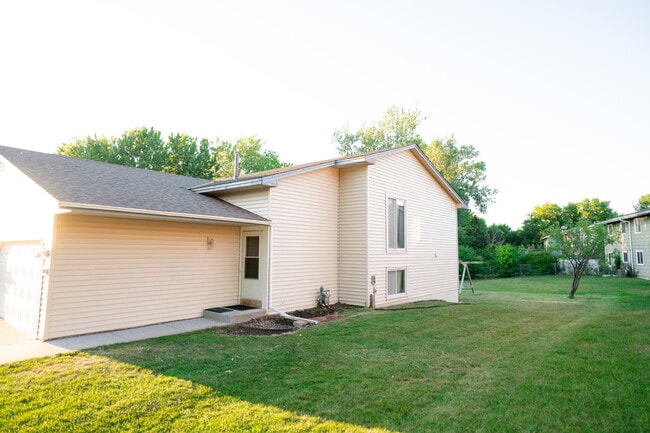 Photo - 7098 Upper 17th St N