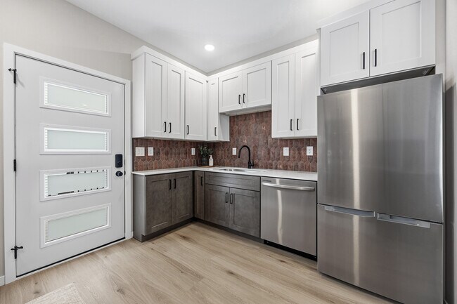 Photo - 918 7th St SE