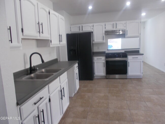 Photo - 1860 Joan Francis Dr