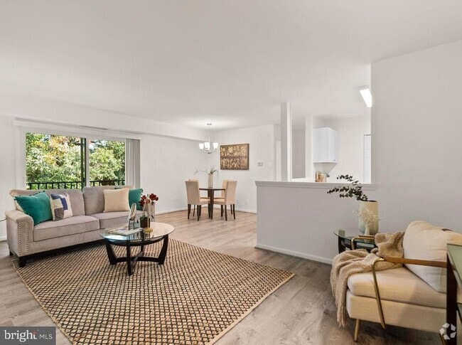 Building Photo - 12656 Dara Dr Unit 303 Rental
