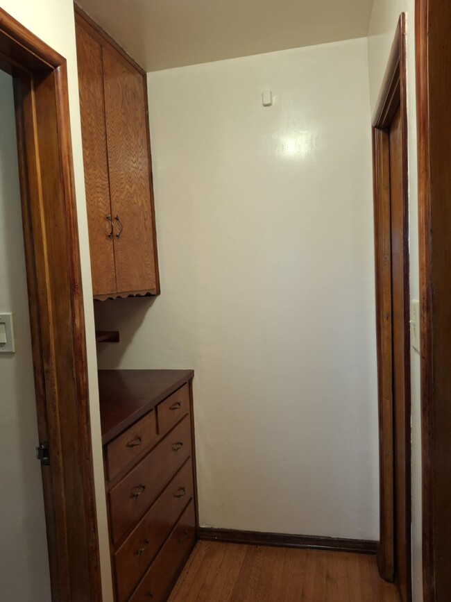 Photo - 1300 E 60th St Apartment Unit 1 bedroom duplex corner