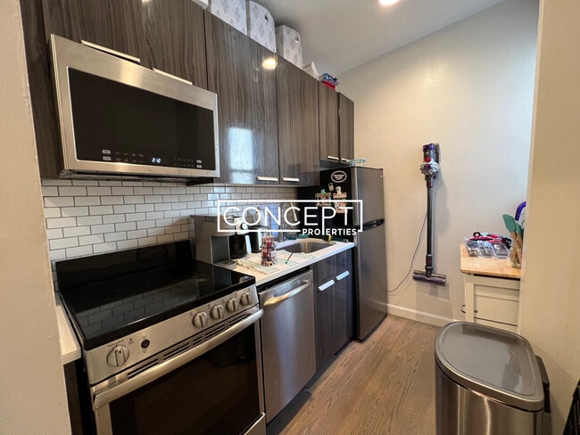 Building Photo - 19 Peterborough St Unit 16CP